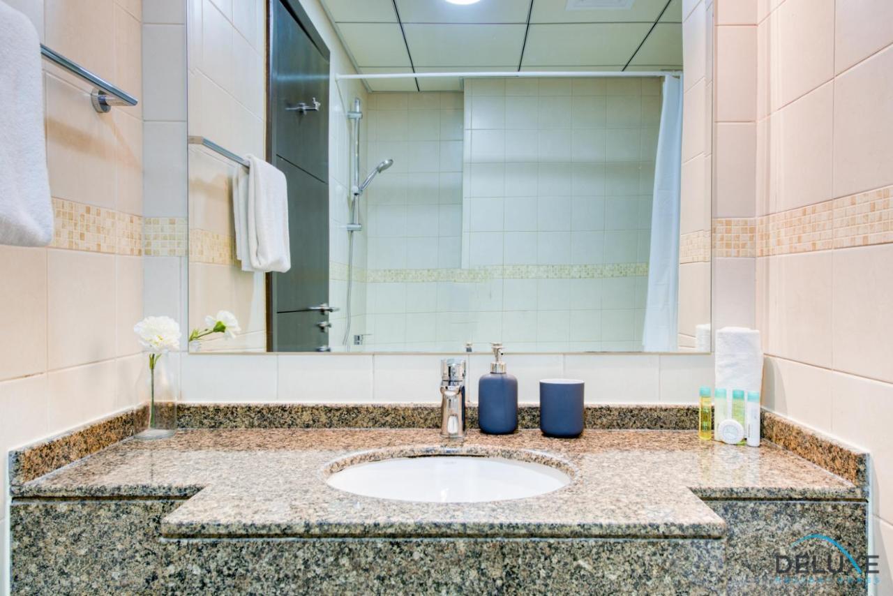 Overlooking Marina Canal 1Br Close To Mall, Promenade & Beach, Bay Central 1, Dubai Marina By Deluxe Holiday Homes المظهر الخارجي الصورة