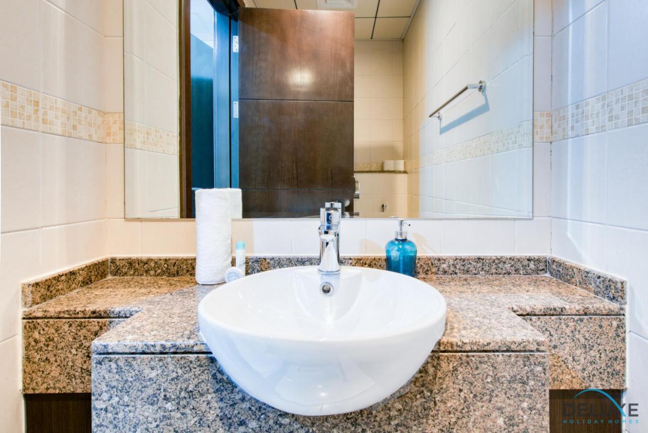 Overlooking Marina Canal 1Br Close To Mall, Promenade & Beach, Bay Central 1, Dubai Marina By Deluxe Holiday Homes المظهر الخارجي الصورة